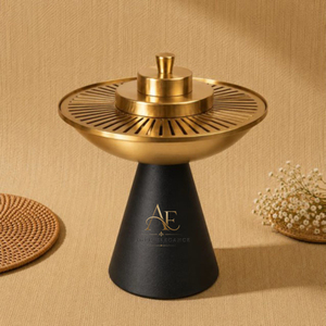 Quemador de incienso de lujo en negro mate y dorado con un diseño único con ranuras, agrega un toque de opulencia a la decoración de tu hogar. - Product Image 1