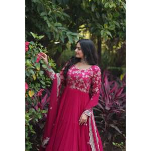 Robe de mariée jacquard avec dupatta à sequins - Product Image 1