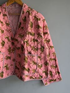Manteau matelassé rose à imprimé tigre avec fermeture boutonnée et poches plaquées, vêtement d'extérieur décontracté pour femme, cadeau pour elle - Product Image 3