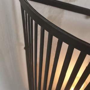 Pantalla de lámpara de pared de bambú diseñada como jaula decorativa de bambú tejido para instalación en pared sin fuente de luz incluida - Product Image 4