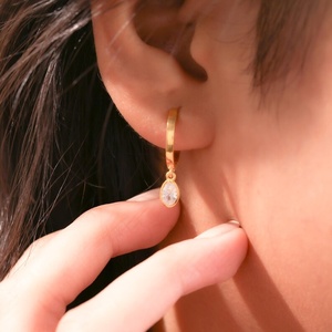 Pendientes colgantes de diamantes personalizados de oro amarillo de 14K y 18K, clásicos y de moda para mujer, 0.50 quilates cada uno, corte ovalado VVS2, joyería fina. - Product Image 3