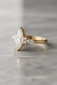 Bague de fiançailles de luxe en or 14 carats avec diamant de laboratoire taille marquise en grappe, bijoux fins, fabricant - Product Image 2