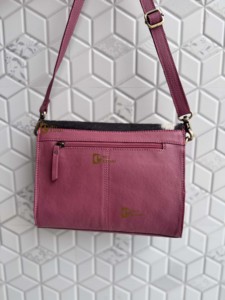Nuevo bolso de hombro de cuero vacuno genuino, hecho a mano, estilo gitano bohemio, con cierre de solapa. - Product Image 5