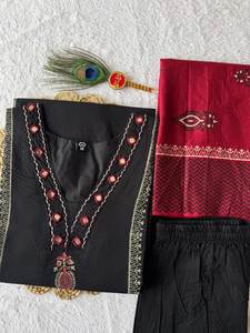 Elegante Conjunto de Kurti Negro de Algodón Puro con Estampado a Mano, Dupatta de Algodón Mul Rojo y Adornos de Espejo - Product Image 5
