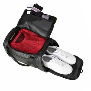 Bolsa deportiva ligera con cómoda correa para el hombro, estructura equilibrada y almacenamiento seguro para el entrenamiento. - Product Image 6