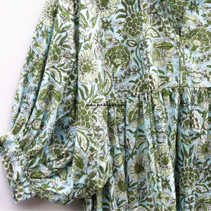 Belle robe en coton à motifs floraux, imprimée à la main, pour un usage décontracté. - Product Image 5