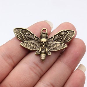 Colgante de Plomo de Aleación Plateada Antigua con Diseño de Mariposa de la Muerte y Alas, 53x31mm, para Regalo de Lector de Tarot Gótico - Product Image 5