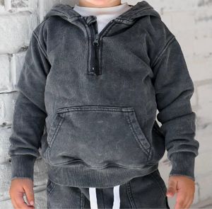 Ensemble de survêtement pour garçons, prix abordable, tissu confortable, idéal pour le quotidien, l'école et les sports. - Product Image 5