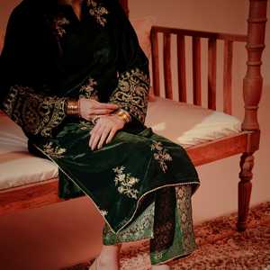 2PC Ensemble chemise et pantalon Jamawar en velours brodé pour femmes PW4241 - Product Image 2