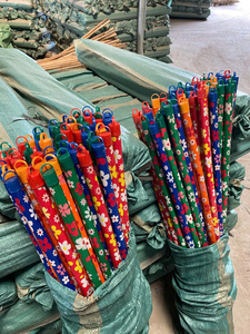 Manche à balai en bois simple et durable, best-seller, avec revêtement PVC floral, pour outil de nettoyage, longueur 120 cm, rétrécissable. - Product Image 1