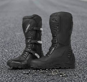 Botas de moto para hombre, negras, parte superior de PU, suela de goma, a media pantorrilla, con hebilla y correa, impermeables, transpirables, para todas las estaciones - Product Image 1