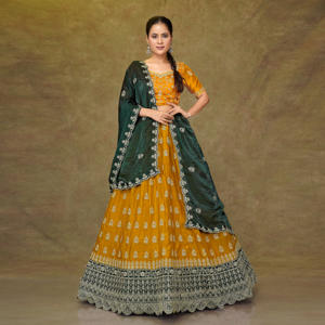 ชุดเลเฮนกาโชลีผ้าเฟนดี้แบบดั้งเดิม ตกแต่งด้วยงานปักที่ชายเสื้อ |   ชุดงานพรอมแบบแห้งเร็ว |   ขายส่งสินค้า - Product Image 2