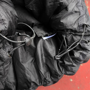 Veste matelassée unisexe noire de haute qualité, imperméable et coupe-vent, avec capuche amovible, logo de designer imprimé, personnalisable OEM - Product Image 3