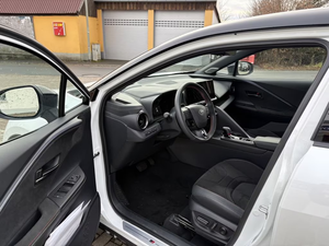 Toyota CHR 2.0 Hybride AWD GR SPORT Premiere, conduite à droite, SUV compact, crossover hybride, économique en carburant, design moderne, japonais - Product Image 6