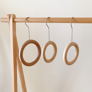 Porte-écharpes et serviettes en bois avec barre métallique, organisateur mural pour entrée ou placard - Product Image 4