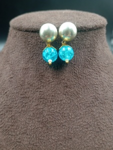 Boucles d'oreilles pendantes en laiton plaqué or Amaira Jewels, serties de perles naturelles, style vintage, pour femmes, occasions de fête, hindouisme - Product Image 6