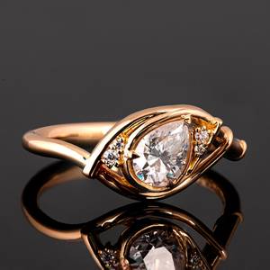 แหวนมอสซาไนต์ทรงลูกแพร์ 2 กะรัต ดีไซน์ลายเถาวัลย์ สำหรับผู้หญิง เงินแท้ 925 ชุบทอง เหมาะสำหรับเป็นของขวัญแทนคำมั่นสัญญาสำหรับคนรัก - Product Image 5