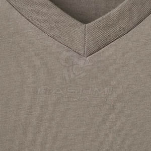 T-shirt pour homme tendance, décontracté, col en V, en coton doux et respirant, pour un look quotidien. - Product Image 5