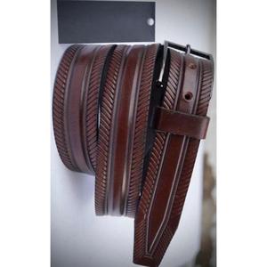 Ceintures en cuir véritable pour hommes, ensembles cadeaux, couleur marron chocolat noir, texture crocodile, ceintures formelles durables, en vente - Product Image 4