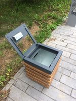 Poubelle d'extérieur décorative carrée en bois et métal à étages pour villa, cour et espace communautaire