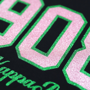 Camiseta Negra de Manga Larga AKA 1908 para Mujer, Bordado Chenille, Ropa de Hermandad Griega, Algodón Premium, Corte Elegante - Product Image 3