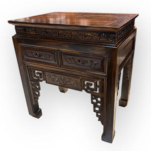 Se coloca una pequeña mesa de madera de chiuliu debajo del altar principal. - Product Image 3