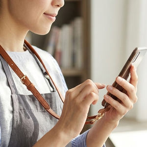 Lanière élégante et polyvalente en cuir réglable pour téléphone portable, à porter en bandoulière - Product Image 2