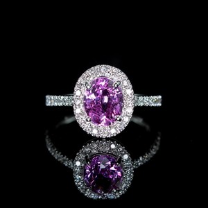Bague de fiançailles et de mariage ovale en zircon rose tendance avec halo de diamants sertis pavé, en argent 925, pierre précieuse de luxe pour femme - Product Image 2