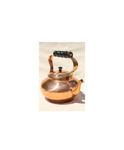 Hervidor de cobre de estética minimalista con tonos de cobre natural y líneas suaves perfecto para el estilo y la elaboración de cerveza - Product Image 4