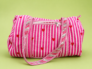 Bolsa de Viaje Acolchada con Rayas Rosas y Estampado de Corazones, Bolsa de Lona con Cierre, Bolsa de Viaje de Gran Capacidad, Bolsa de Algodón - Product Image 2