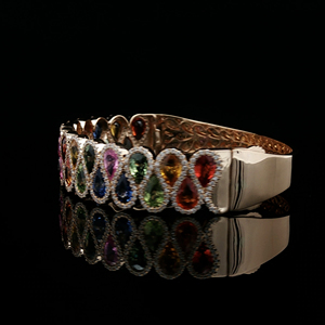 Bracelet de créateur en or 18 carats avec diamants naturels de luxe et saphirs taille brillant pour femme - Mariage/Anniversaire - B00628 Diamants - Product Image 2