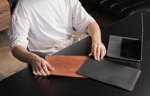 Factory Wholesale Custom Logo Vintage Business Sling Genuine Leather <b>Laptop</b> <b>Sleeve</b> for Men Durable Protective Design LS-0270 - Product Image 3