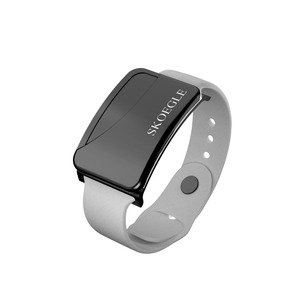 Pulsera Inteligente con Rastreador GPS SKOEGLE para Niños y Adultos Mayores, Botón SOS, Batería Recargable, Rastreo en Tiempo Real, Wi-Fi, 4G, 5G, Android - Product Image 1