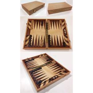 Juego de Backgammon Premium con Acabado en Nogal, Juego de Mesa Clásico de Estrategia, Estuche de Madera Plegable Profesional para Club o Bar - Product Image 3
