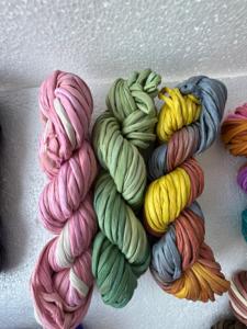 Cintas de Seda Sari Multicolores, Hechas a Mano, Hilo Textil de Seda Reciclada para Joyería, Macramé, Tejido, Crochet y Manualidades - Product Image 1