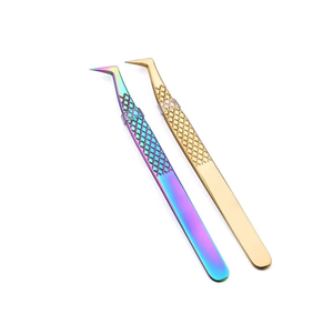 Pinzas de precisión de acero inoxidable con acabado dorado arcoíris y punta suave para extensión de pestañas y cuidado de cejas - Product Image 3