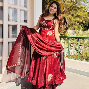 Ensemble Sharara en soie pure Fendi avec broderies lourdes et sequins, et dupatta de créateur – Tenue de soirée de mariage - Product Image 1