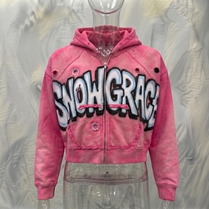 เสื้อฮู้ดครอปสีชมพู Snow Grace แบบซิปหน้า โลโก้สตรีทแวร์ ทรงโอเวอร์ไซส์ แขนปกติ ยูนิเซ็กส์ ผ้าฝ้ายสำหรับฤดูหนาว เนื้อผ้าเฟรนช์เทอร์รี่ - Product Image 3