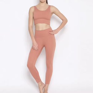 Ensemble de vêtements de sport pour femmes de haute qualité, personnalisé, 2 pièces, hauts courts, ensemble de yoga, léger, respirant, respectueux de l'environnement, ensembles avec logo personnalisé - Product Image 1