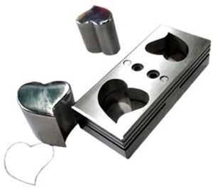 Ensemble de 2 moules en fer en forme de cœur fantaisie pour la fabrication de bijoux, outil de moulage DIY avec service de création d'échantillons - Product Image 1