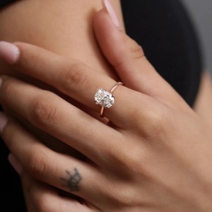 Nouvelle bague solitaire de conception ovale et ronde avec griffe florale en forme de cathédrale en or rose 18 carats et diamant, en vente - Product Image 5