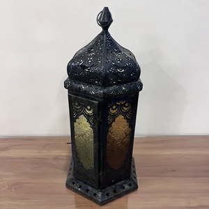 Farol de Hierro y Vidrio Estilo Marroquí con Paneles de Vidrio Coloridos, Acabado Antiguo para Decoraciones de Ramadán, Navidad y Pascua - Product Image 3