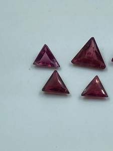 Gema de Espinela Roja Natural de la Mejor Calidad, Corte Triangular de 2.35 Quilates, para Joyería - Product Image 3