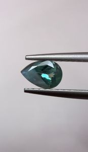 Pierre précieuse naturelle Alexandrite vert-vert turquoise taille poire, pierre brute pour collectionneurs de bijoux et création de bagues sur mesure - Product Image 2