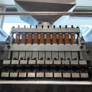 Machine de traitement automatique des noix de cajou, tête de découpe à 10 lames, qualité supérieure, capacité de production de 350 à 400 kg/h - Product Image 1