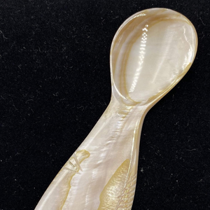 Cuillère longue en nacre vietnamienne faite à la main en forme de poisson pour servir le caviar, les œufs, la crème glacée, le café - Prix de gros - Product Image 4
