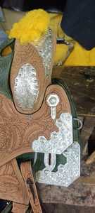 Selles en cuir de vachette véritable de qualité supérieure, style western, avec doublure en polaire et coutures lisses, pour l'équitation, l'entraînement, le travail en ranch et les activités de plein air. - Product Image 2