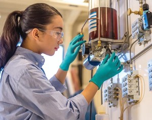 ถุงมือไนไตรล์แบบใช้แล้วทิ้ง Ansell 92-600 ป้องกันสารเคมีได้ดีเยี่ยม กันลื่น เนื้อสัมผัสเรียบ สำหรับสารเคมีอันตราย - Product Image 6