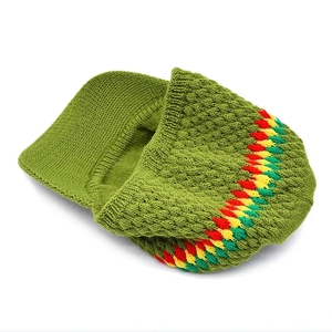 Gorro de Punto Unisex Verde con Rayas de Colores Rasta, Patrón Geométrico, Gorro Casual de Invierno para Adultos, 100% Acrílico, Hecho a Mano - Product Image 5