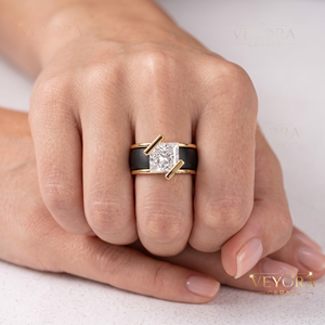 Bague Oura en Moissanite Brillante Princesse, confectionnée en argent sterling 925 massif avec un design de bijoux en pierres précieuses serties en forme d'aile d'hirondelle - Product Image 1